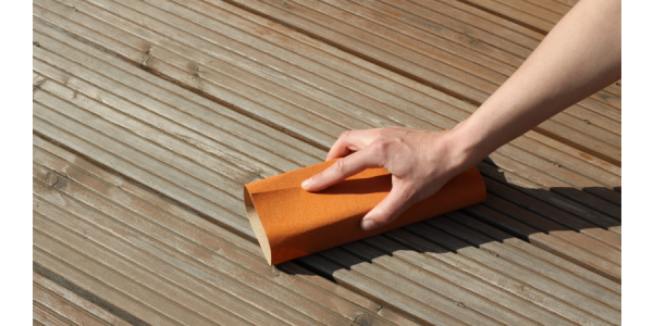 Holz im Außenbereich: So schützen Sie Ihre Lärche richtig vor Wind und Wetter