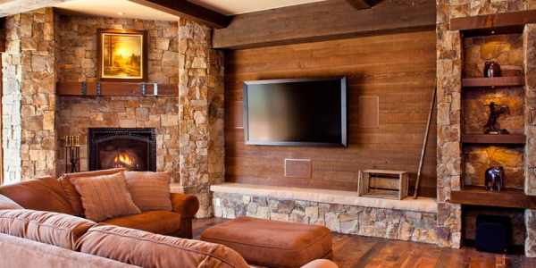 Holz trifft Stein: So kombinieren Sie sibirische Lärche mit modernen Materialien